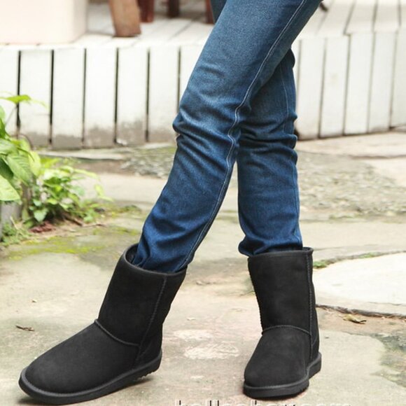 UGG Shoes - UGG Women's Black Classic Short Sheepskin Mid-Calf Winter Boots Size US 7